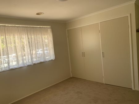 32 McKenzie St, Kambah, ACT 2902 - Photo 2