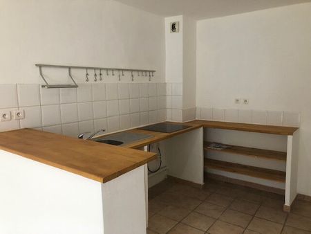 Appartement 2 pièces 40m2 MARSEILLE 1ER 690 euros - Photo 3