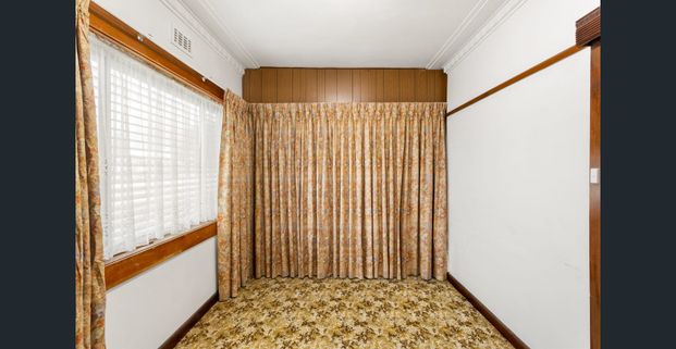 Comfortable Family Home Near Merlynston & Batman Stations - Photo 1