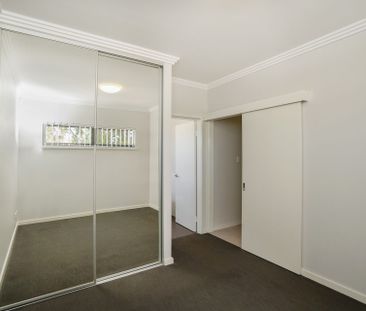 Modern Two Bedroom Apartment - Photo 2