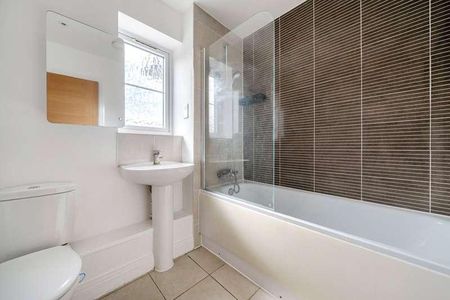Brookwood Farm Drive, Knaphill, Woking, Surrey, GU21 - Photo 2