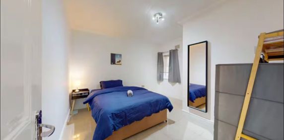 1 Bed Flat, Longley Road, SW17 - Photo 2