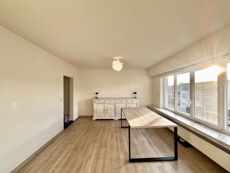 Gerenoveerd 2-slaapkamer appartement incl garage - Photo 2