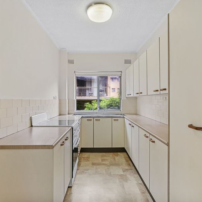 Tastefully Refreshed, Private And Spacious, Centrally Positioned Two Bedroom Oasis With A Lock Up Garage, Moments To All Amenities - Photo 1