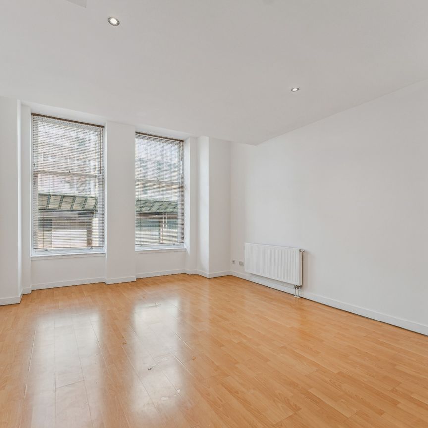 Howard Street Flat 1-3 - Photo 1