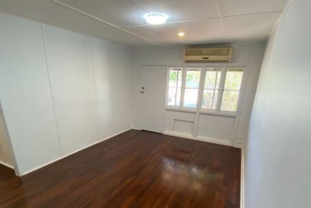 BEAUTY ON BAYMAN - 3x1 + Walk to Beach - Photo 4