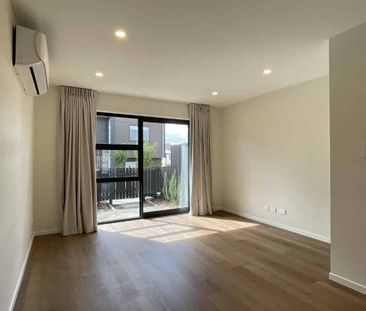 Modern 2 Bedrooms Low Maintenance - Photo 4