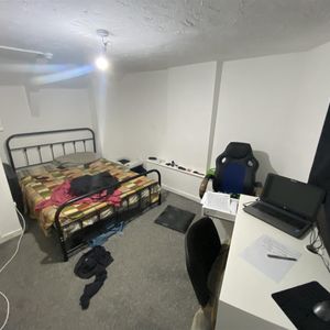 Room For Rent Park Street, Pontypridd - Photo 2