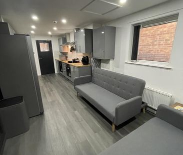 1 bedroom in a house share to rent - Photo 3
