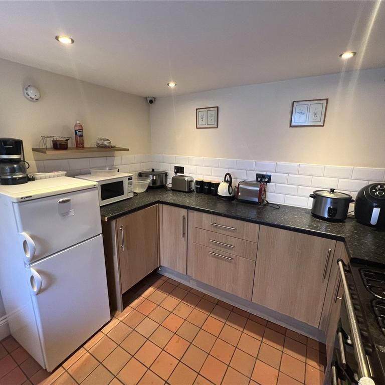 1 bedroom in a house share to rent - Photo 1