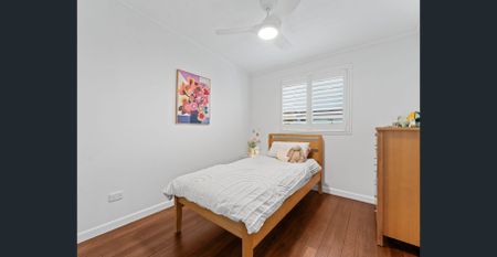 🌿 Modern Family Living in the Heart of Graceville - Photo 3