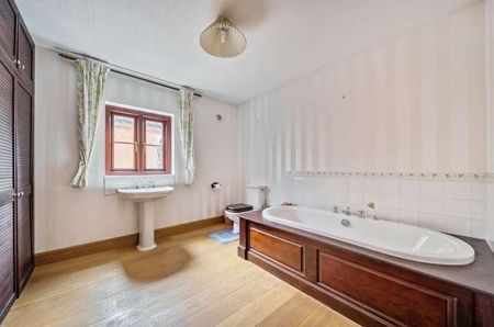 Woking, Surrey, GU22 - Photo 3