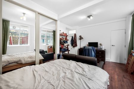 Charterhouse Square, London, EC1M 6ET - Photo 2