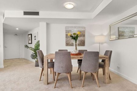 Bright and Spacious Three-Bedroom Apartment with Two Car Spaces – Gateway - Photo 3