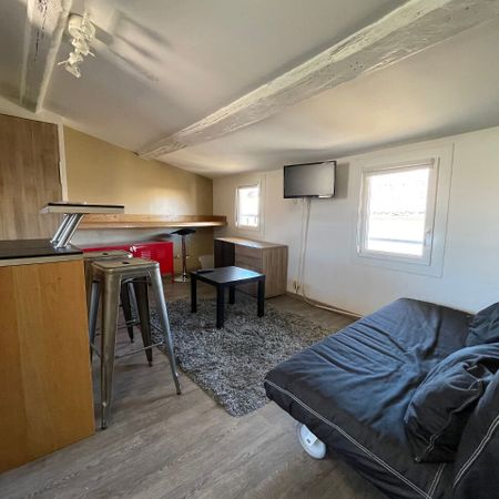 A LOUER - AIX EN PROVENCE - BEAU STUDIO ENTIÈREMENT MEUBLE - 14 m² - Photo 4