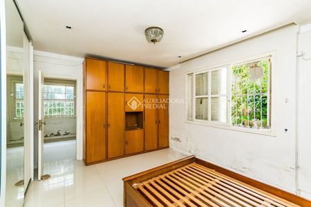 Casa com 5 quartos e 338m² para alugar em Passo d'Areia, Porto Alegre. - Foto 3
