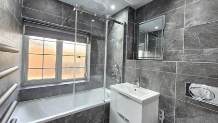 3 bedroom terraced house to rent - Photo 5