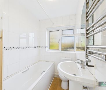 Mulberry Road, Crawley - Photo 2