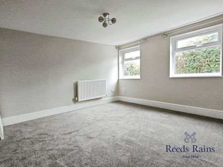 3 bedroom end of terrace house to rent - Photo 2