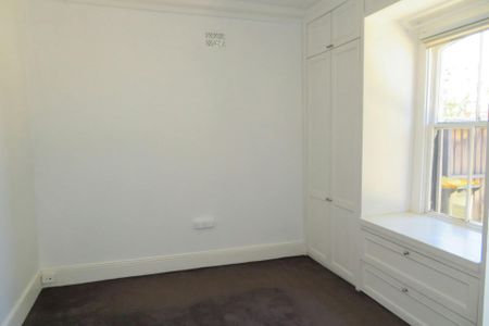 WALK EVERYWHERE FROM THIS 3 BEDROOM HOME! - Photo 3