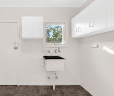 Character Family Home! - Photo 2