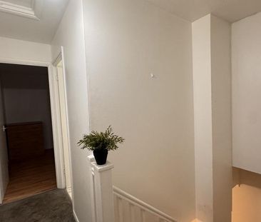 2 bedroom end of terrace house to rent - Photo 4