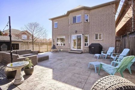 For Lease - 2247 Empire Crescent, Burlington, Ontario - Photo 3