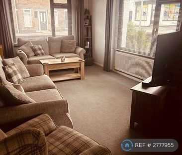 2 bedroom end of terrace house to rent - Photo 3