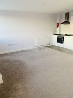 QUEENSWAY, BLETCHLEY - 1 BEDROOM - Photo 1