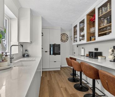 5 bedroom detached house to rent - Photo 1