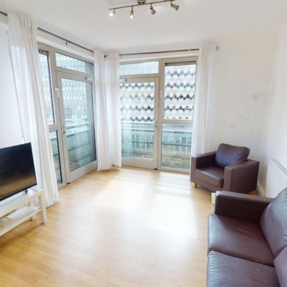 3 bedroom flat to rent - Photo 1