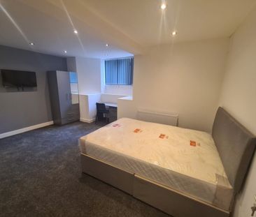 4 Bed - Flat 1, 47 Clarendon Road, Woodhouse, Leeds - LS2 9NZ - Student - Photo 4