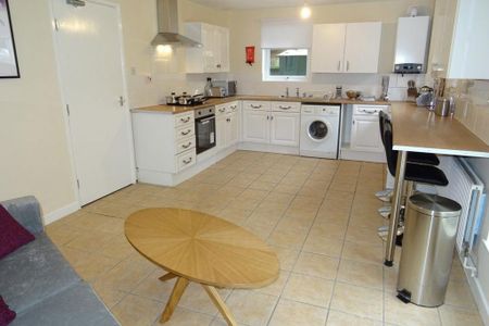 1 bedroom in a house share to rent - Photo 5