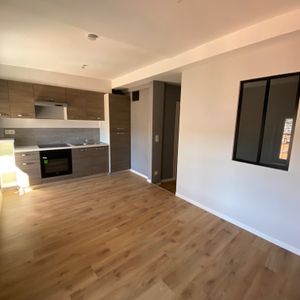 studio meublé avec coin chambre, place de la Victoire - Photo 2