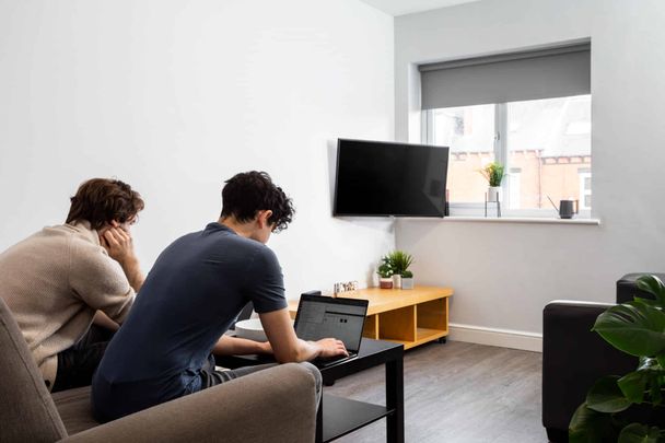 Four Bed Flat - Photo 1