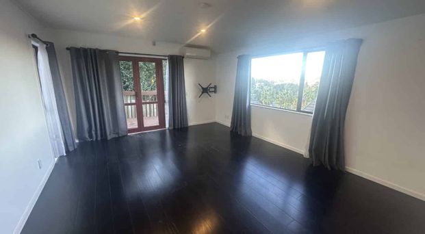 Family home Glenfield - Photo 1