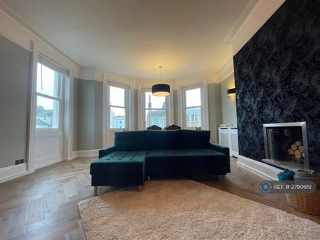 2 bedroom flat to rent - Photo 2