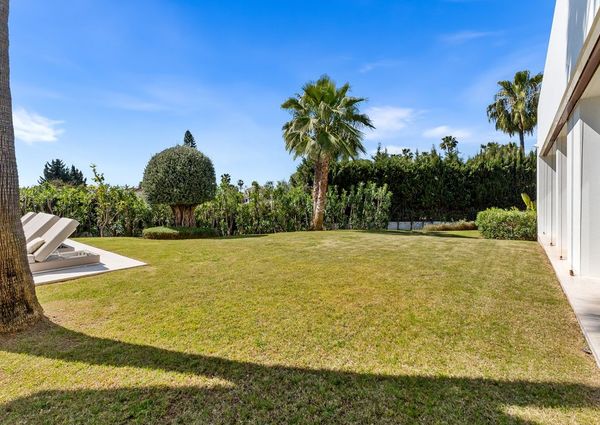 4 bedroom luxury Villa for rent in El Paraíso, Andalusia