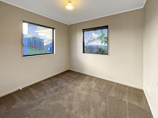 CLENDON PARK - Cute Small Home - Photo 1