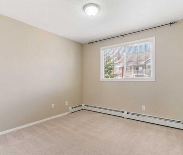 2 Bed Condo In Mc Kenzie Town | Undergound Parking | Heat And Water... - Photo 6