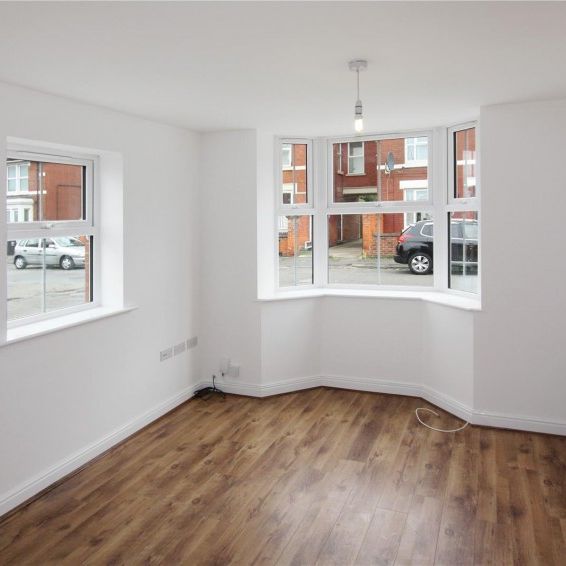 2 Bedroom House to Rent in Grove Road, Rushden, Northants, NN10 - Photo 1