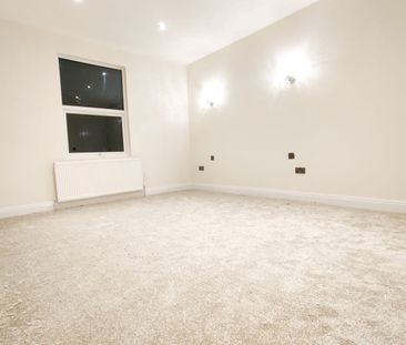 2 Bed Flat, Norbury Court Road, SW16 - Photo 3