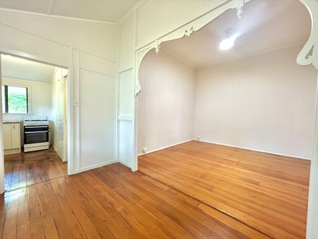 Gorgeous Renovated Studio - Photo 3