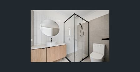 Stunning 2 Bedroom, 2 Living Room New Town Residence! - Photo 3