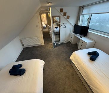 4 bedroom semi-detached house to rent - Photo 3