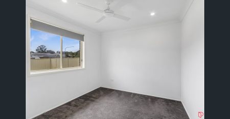 Large, modern 4-bedroom family home on corner block - Photo 3