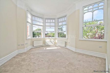 3 bedroom property to rent in London - Photo 3