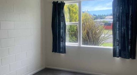 Spacious 2-Bedroom Flat - Photo 3