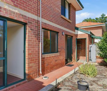 Spacious Homely Townhouse - Photo 2