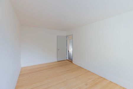 "Spacious living with exclusive finishes!" - Photo 2